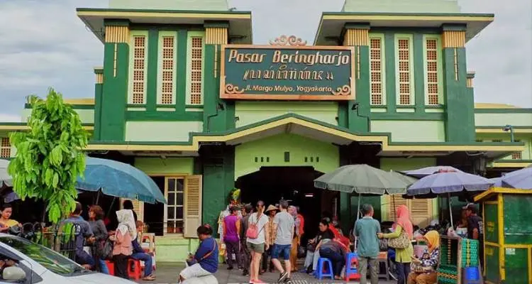 Wisata Belanja Autentik: Menemukan Budaya Pasar Beringharjo di Yogyakarta